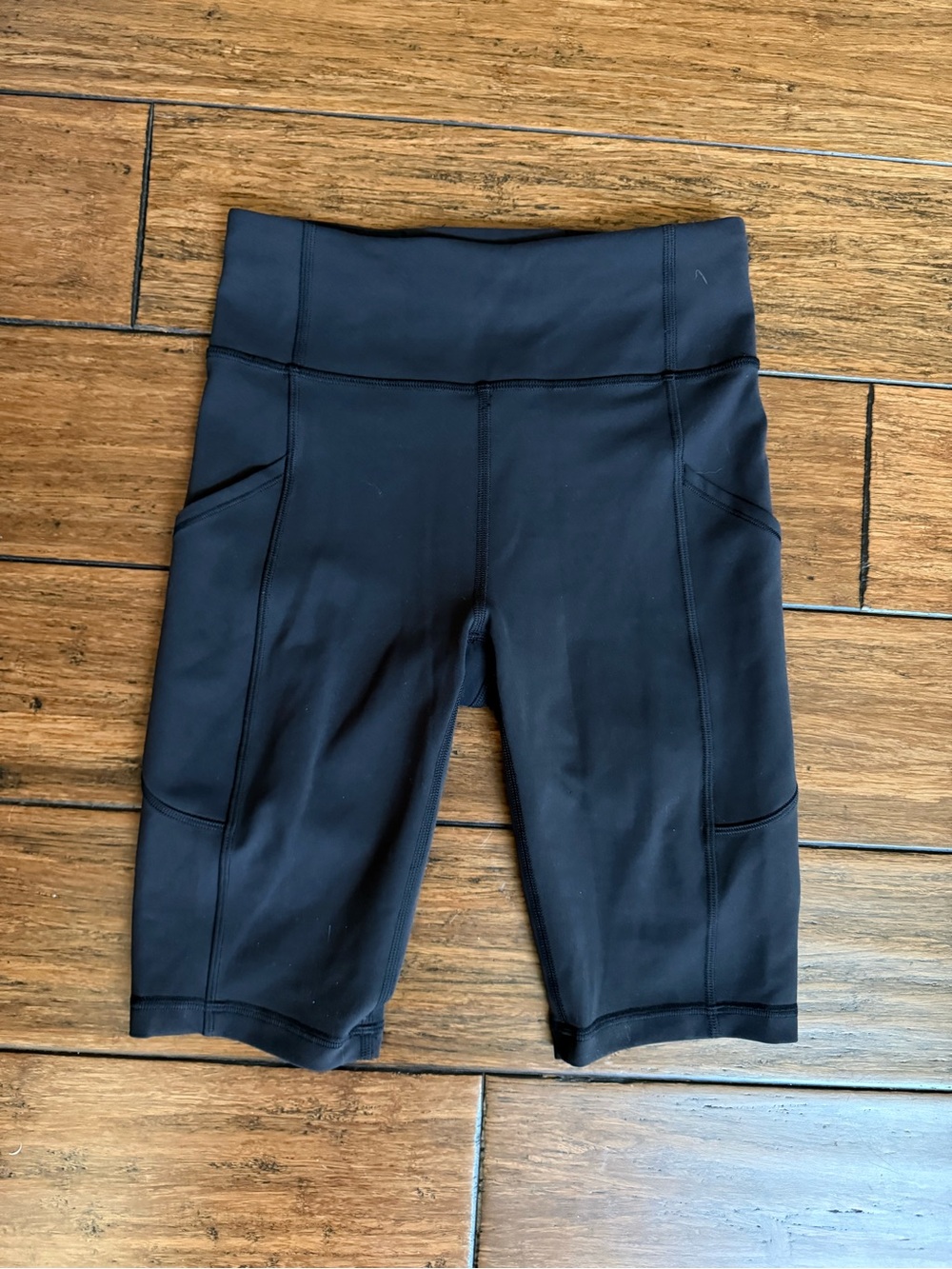 Lululemon Wunder Train High-Rise Short 8” Size 4 Black | Athleisure Gym